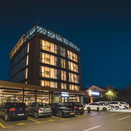 Bristol Hotel Podgoriţa Exterior foto