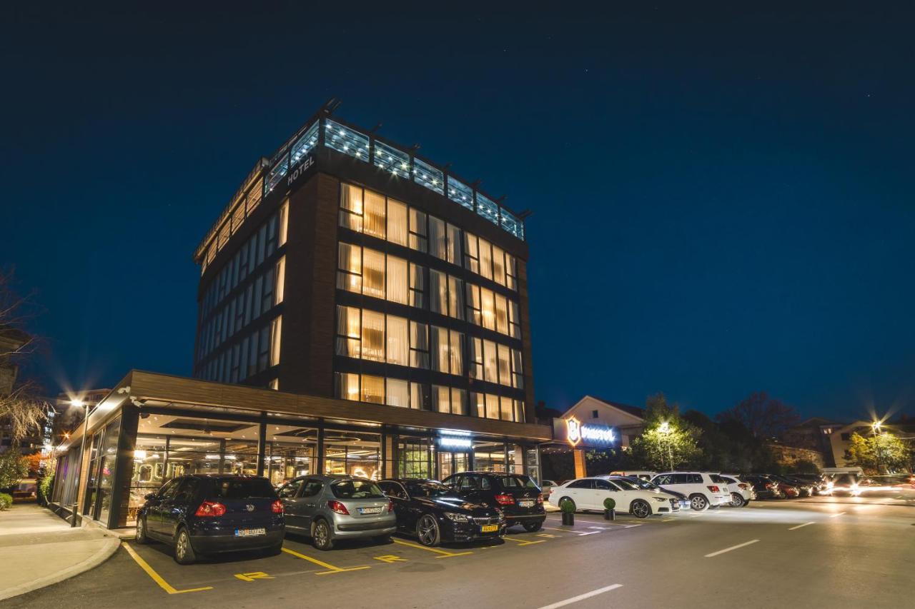 Bristol Hotel Podgoriţa Exterior foto